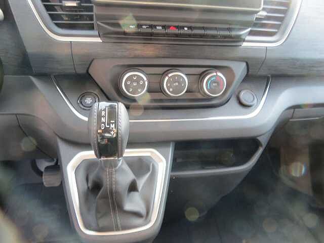 Nissan Primastar Primastar Tekna L2H1 Aut 8 Plaatsen