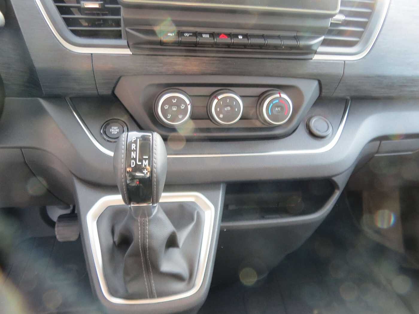Nissan Primastar Primastar Tekna L2H1 Aut 8 Plaatsen