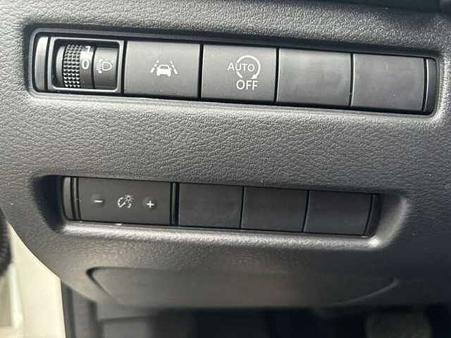 Nissan Qashqai Mild-Hybrid N-Connecta Xtronic