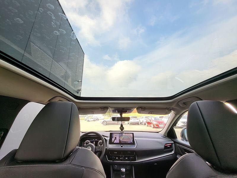 Nissan Qashqai Mild-Hybrid N-Connecta met pano en zetelverwarming