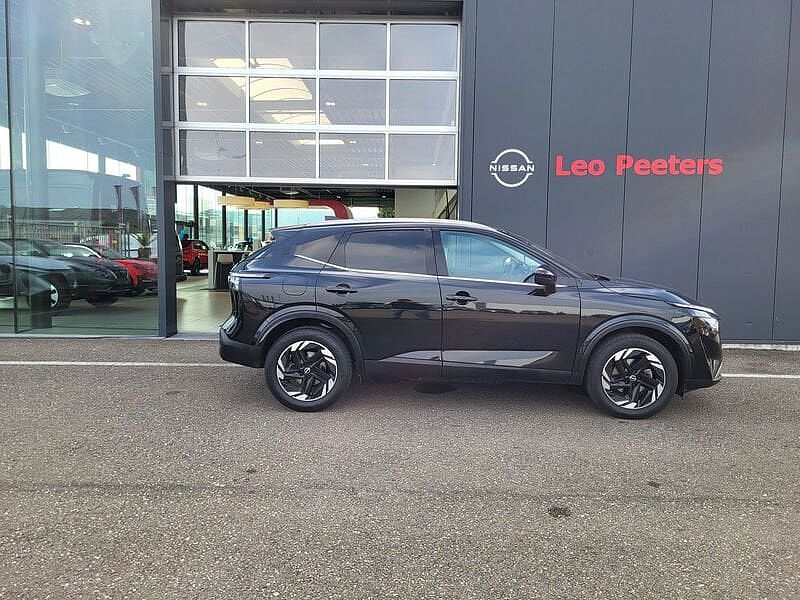 Nissan Qashqai Mild-Hybrid N-Connecta met pano en zetelverwarming