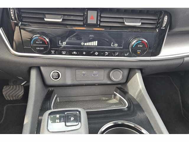 Nissan X-Trail N-Connecta HYBRID GPS / 360&deg; CAMERA / AUTOM. AIRCO/ OPEN PANO dak 7PLAATSEN / CR