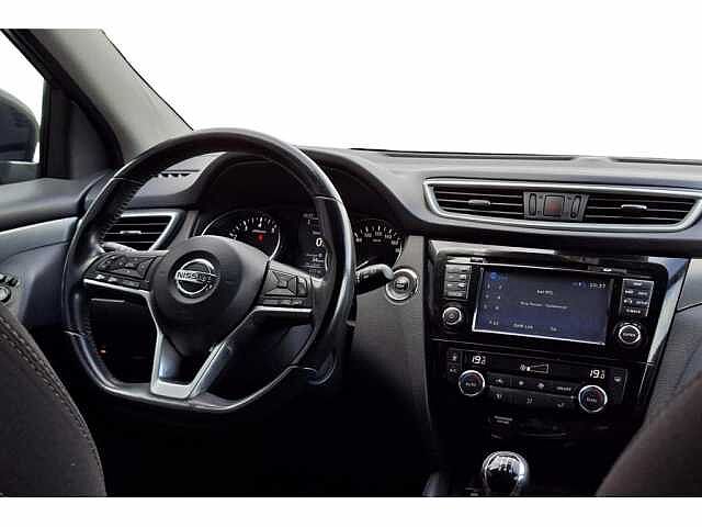 Nissan Qashqai 1.2 DIG-T N-Connecta + Design Pack