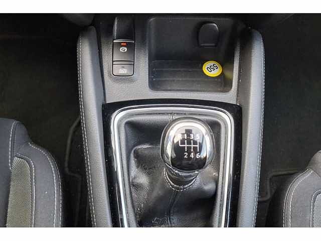 Nissan Qashqai 1.2 DIG-T N-Connecta + Design Pack