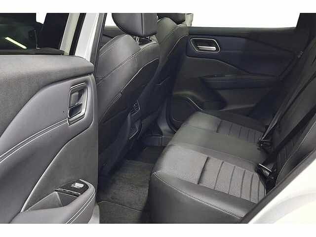 Nissan Qashqai Hybride-Auto-Pano-Carplay-GPS-Airco